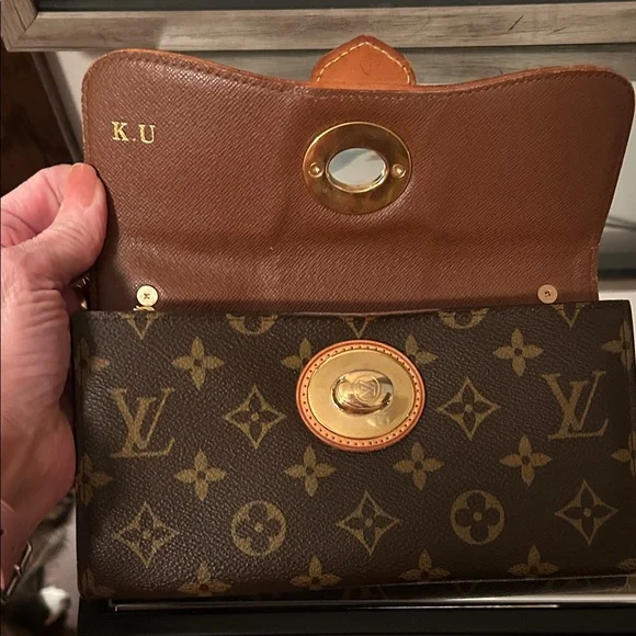 Louis Vuitton Brown and Tan Monogram Wallet - Picture 9 of 16